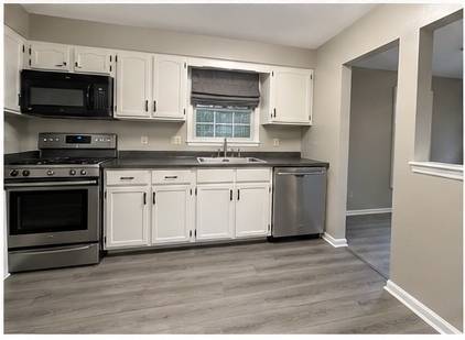 1671 Grosvenor CIR #B, Wheaton, IL 60189