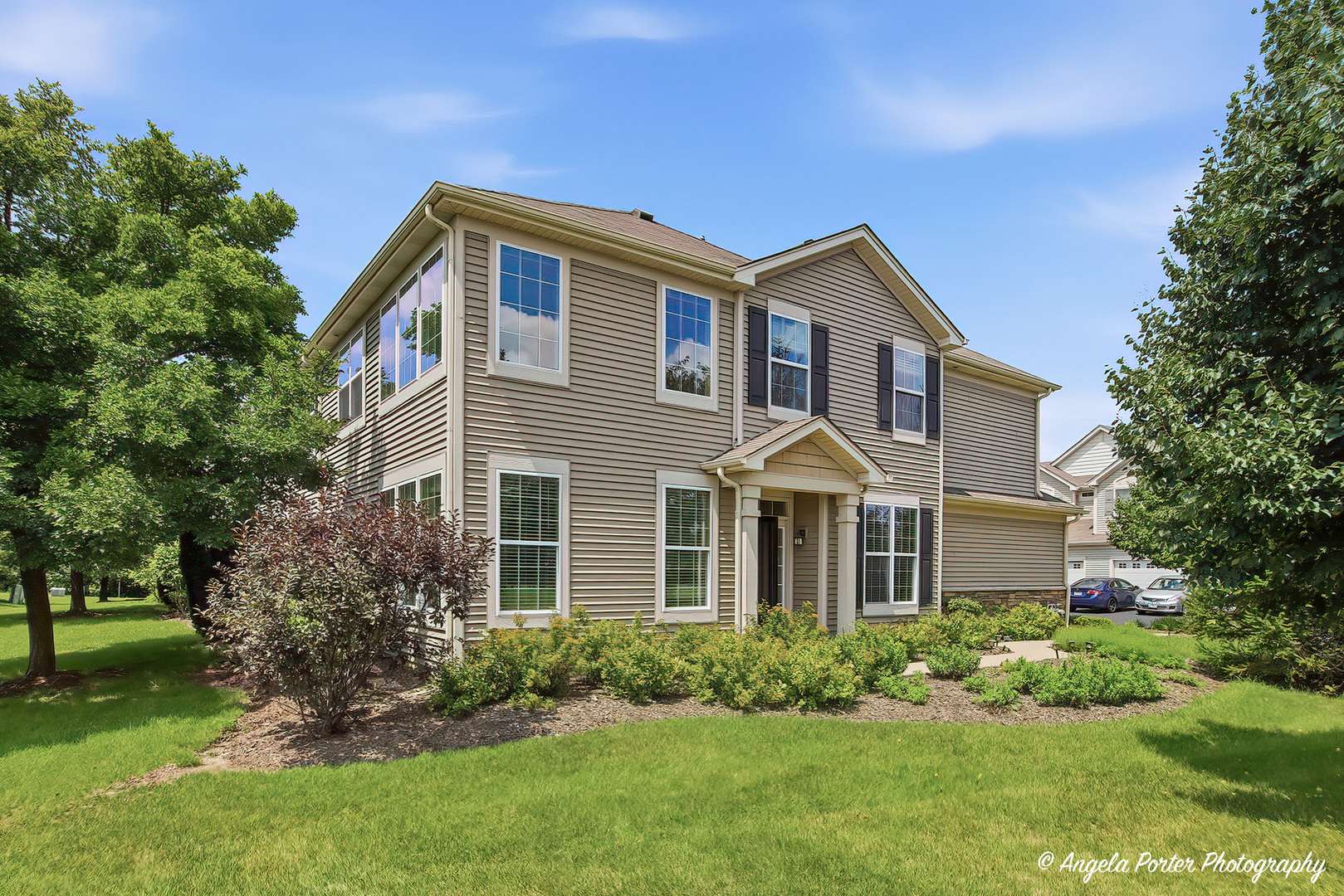 430 S Jade LN, Round Lake, IL 60073