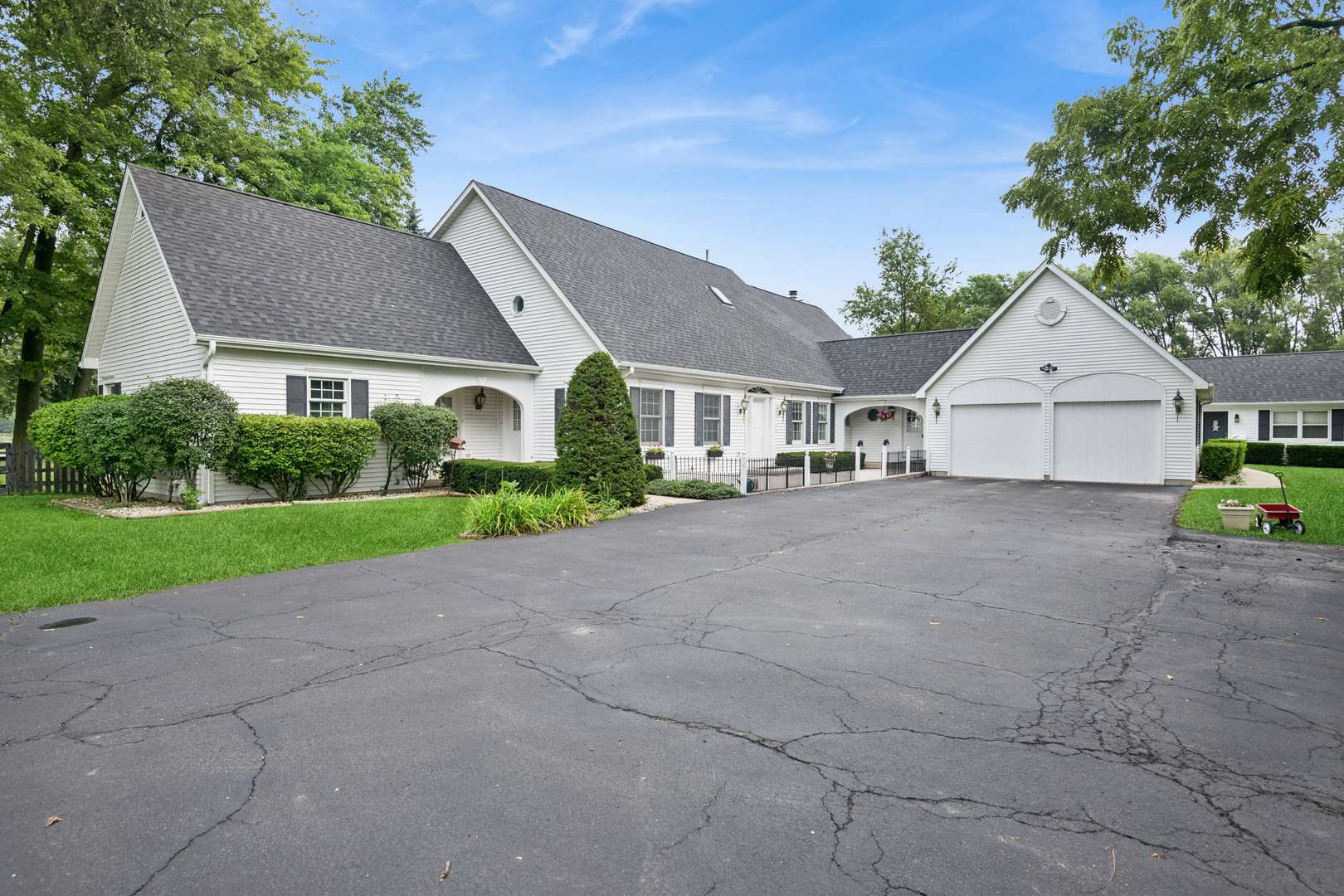 27490 W Wilmot RD, Antioch, IL 60002