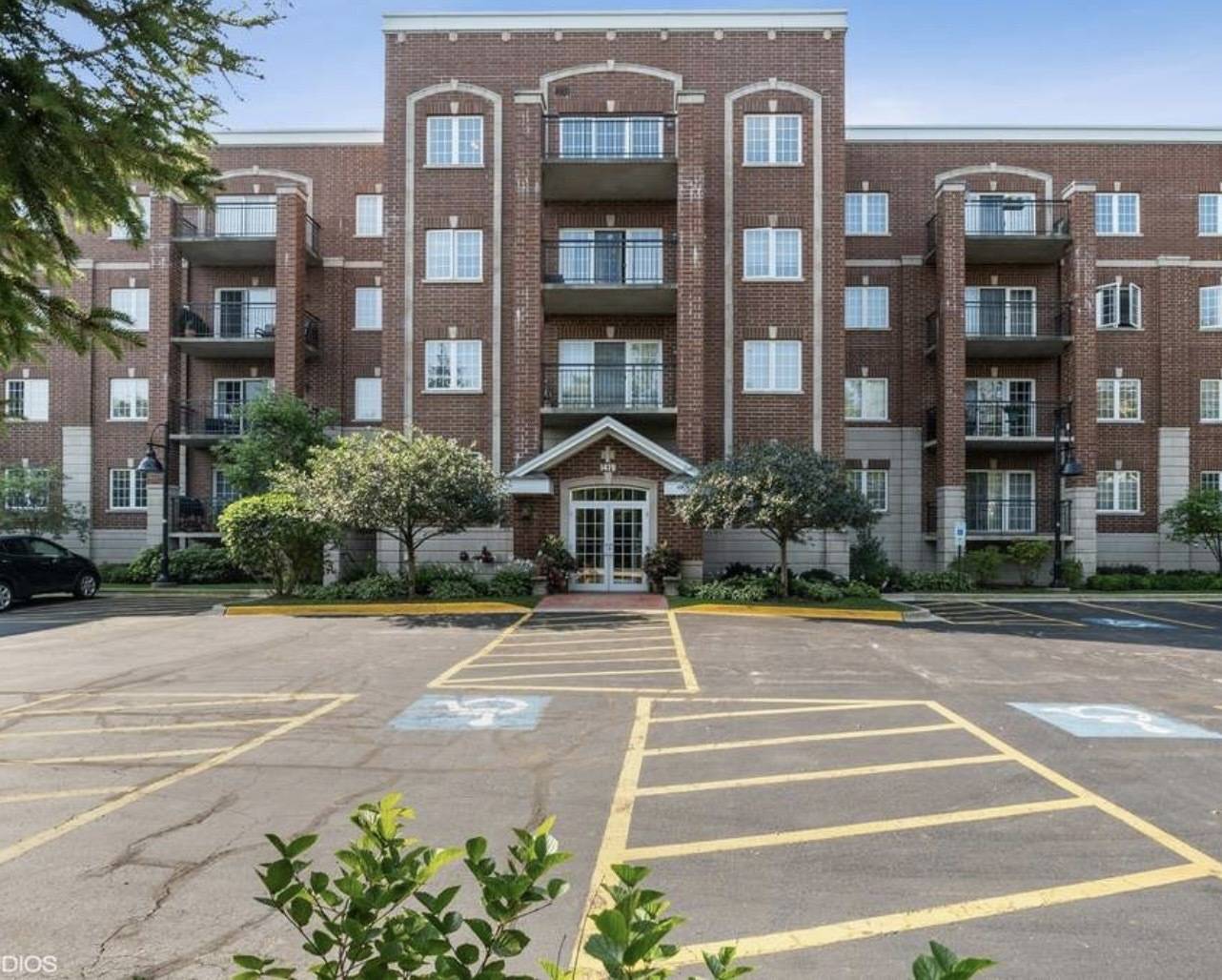 1479 N Milwaukee AVE #308, Libertyville, IL 60048