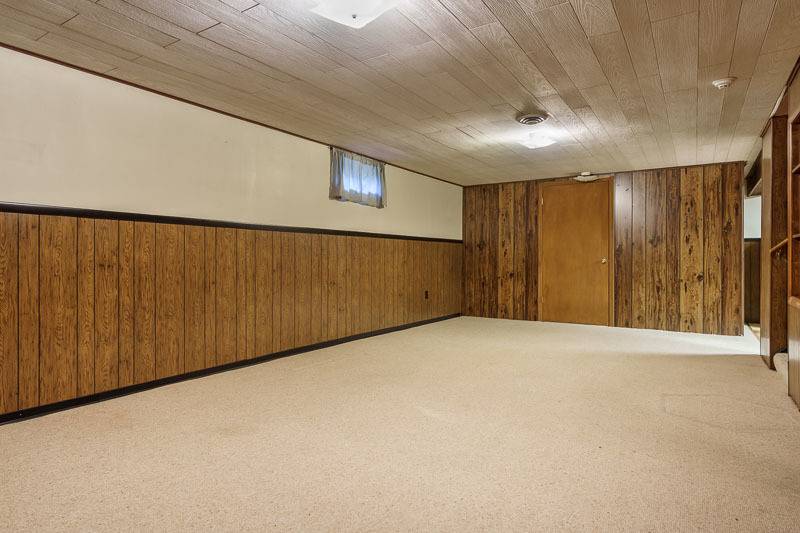 6225 BROWNS Pkwy, Loves Park, IL 61111