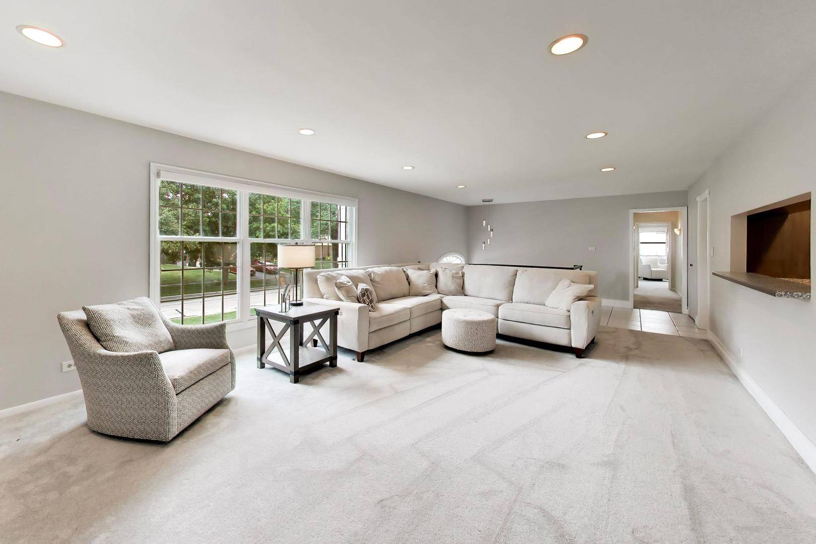 955 W Gilbert RD, Palatine, IL 60067