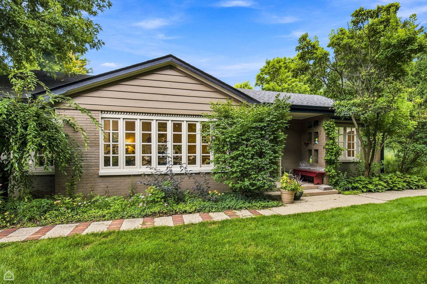 901 Cherokee RD, Wilmette, IL 60091
