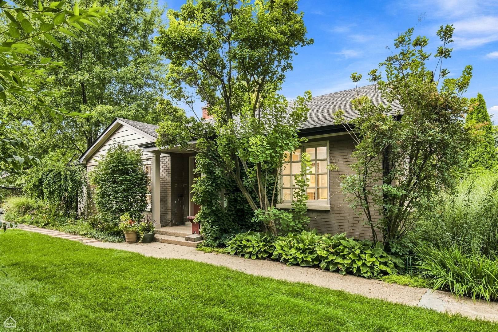 901 Cherokee RD, Wilmette, IL 60091