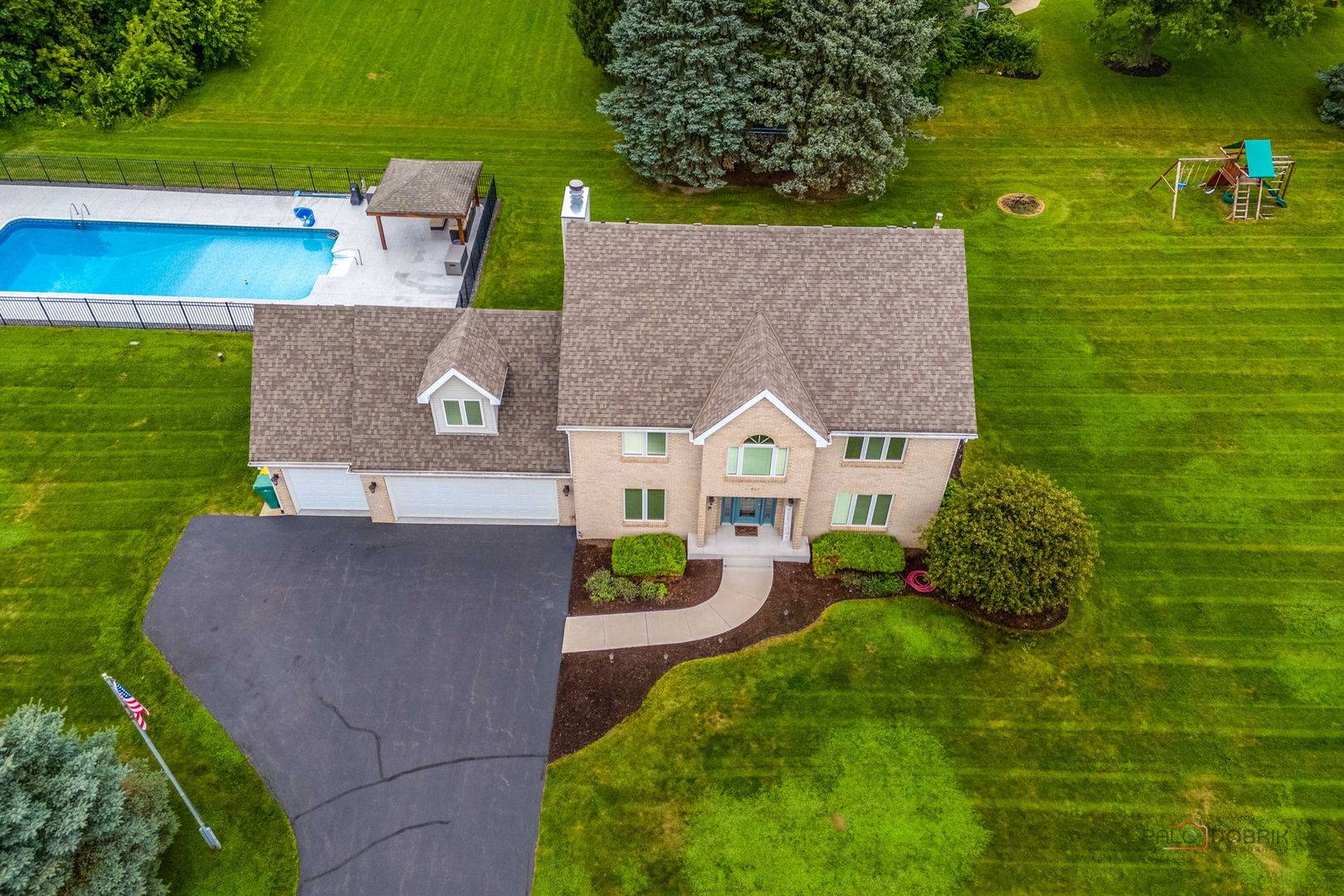 892 Tuneberg DR, Belvidere, IL 61008