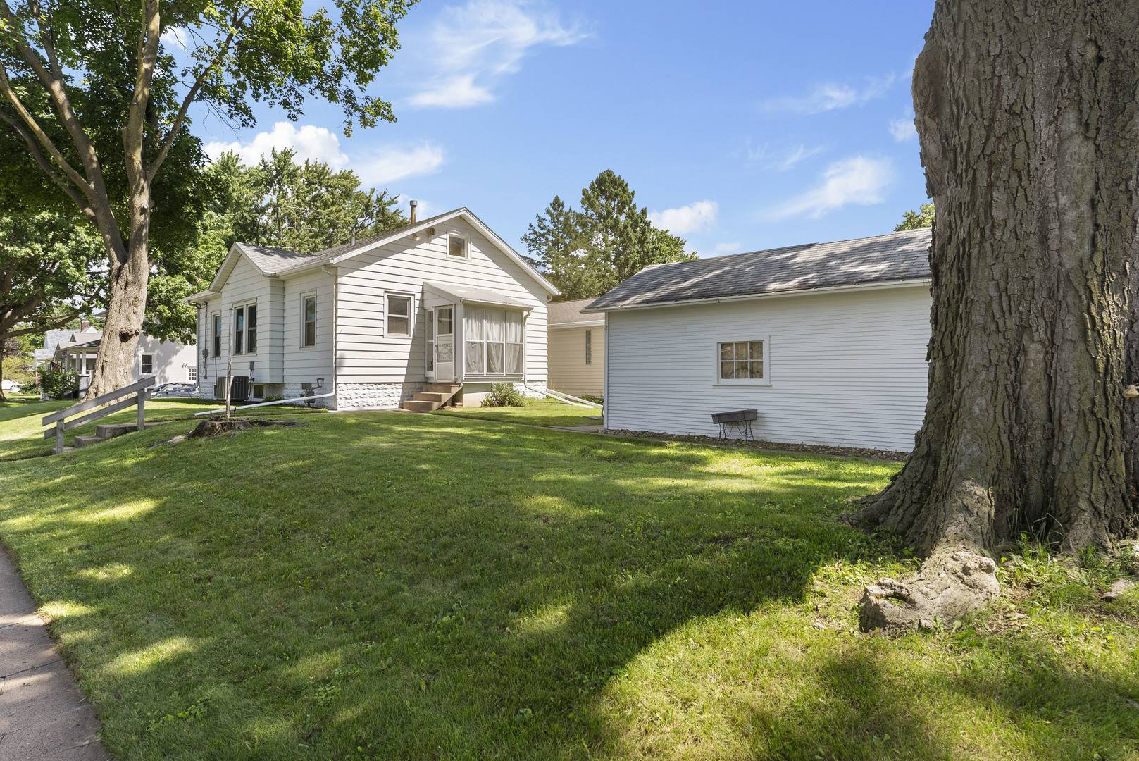1201 E Central Park AVE, Davenport, IA 50803