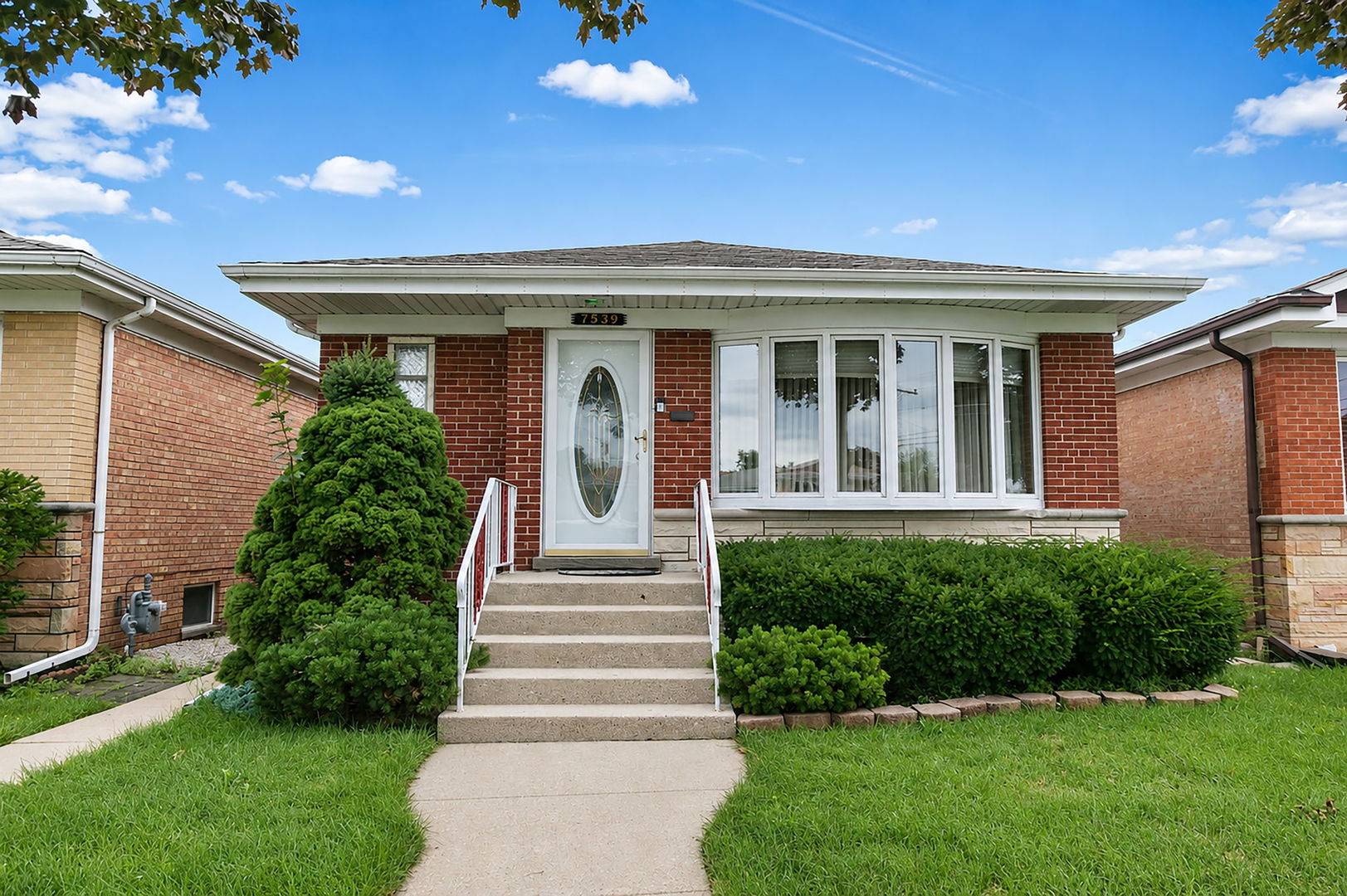 7539 W Strong ST, Harwood Heights, IL 60706