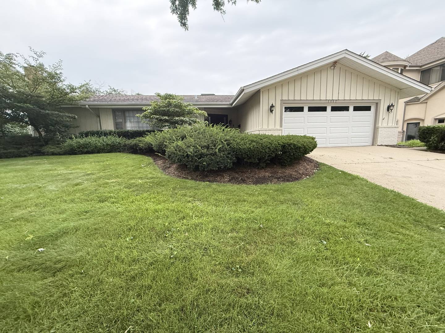 1117 Summit Hills LN, Naperville, IL 60563