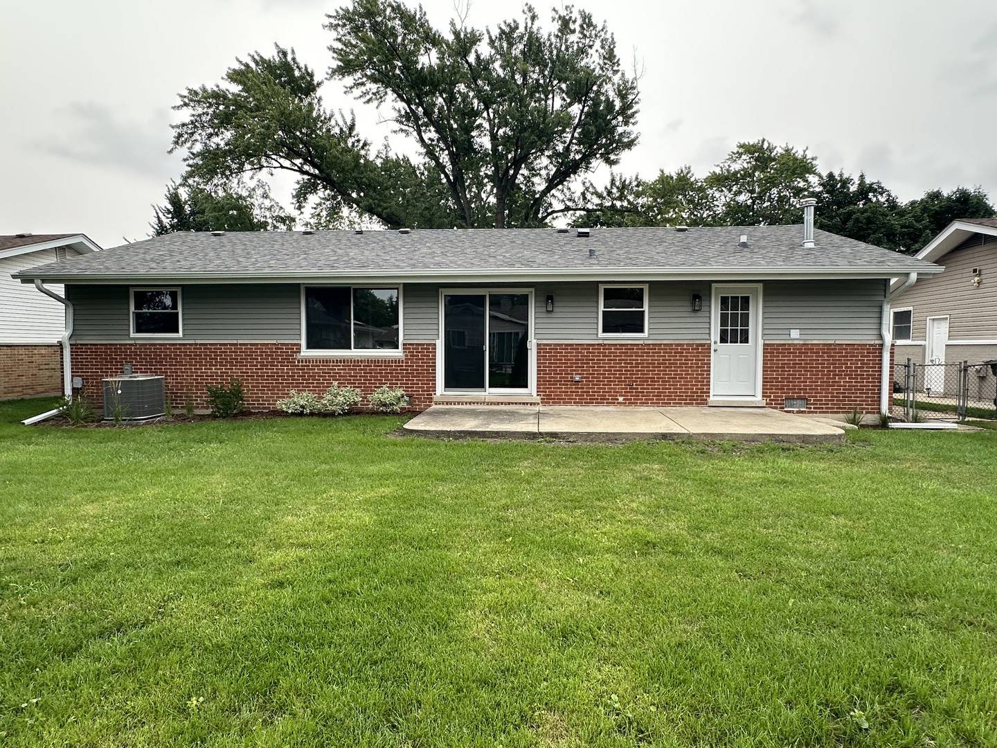 38 Evergreen ST, Elk Grove Village, IL 60007