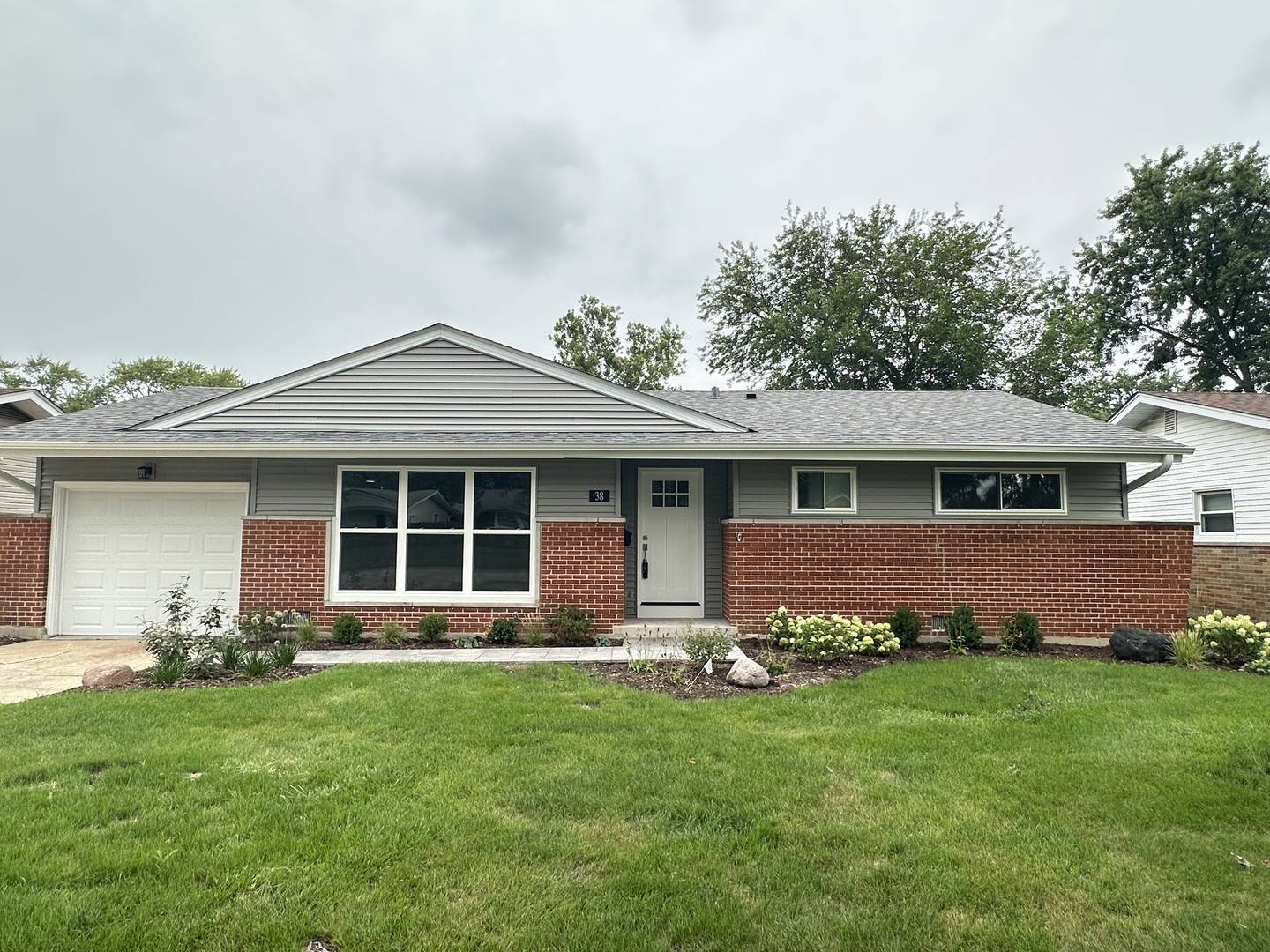 38 Evergreen ST, Elk Grove Village, IL 60007
