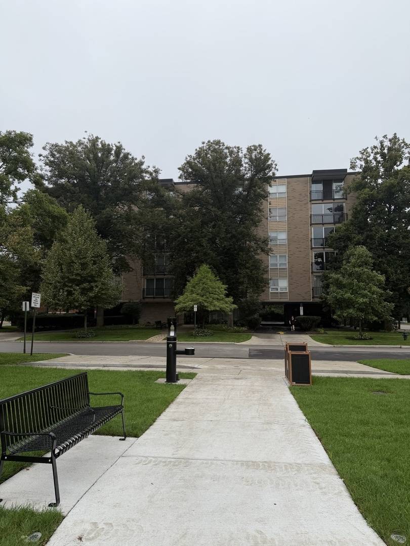 424 Park AVE #402, River Forest, IL 60305
