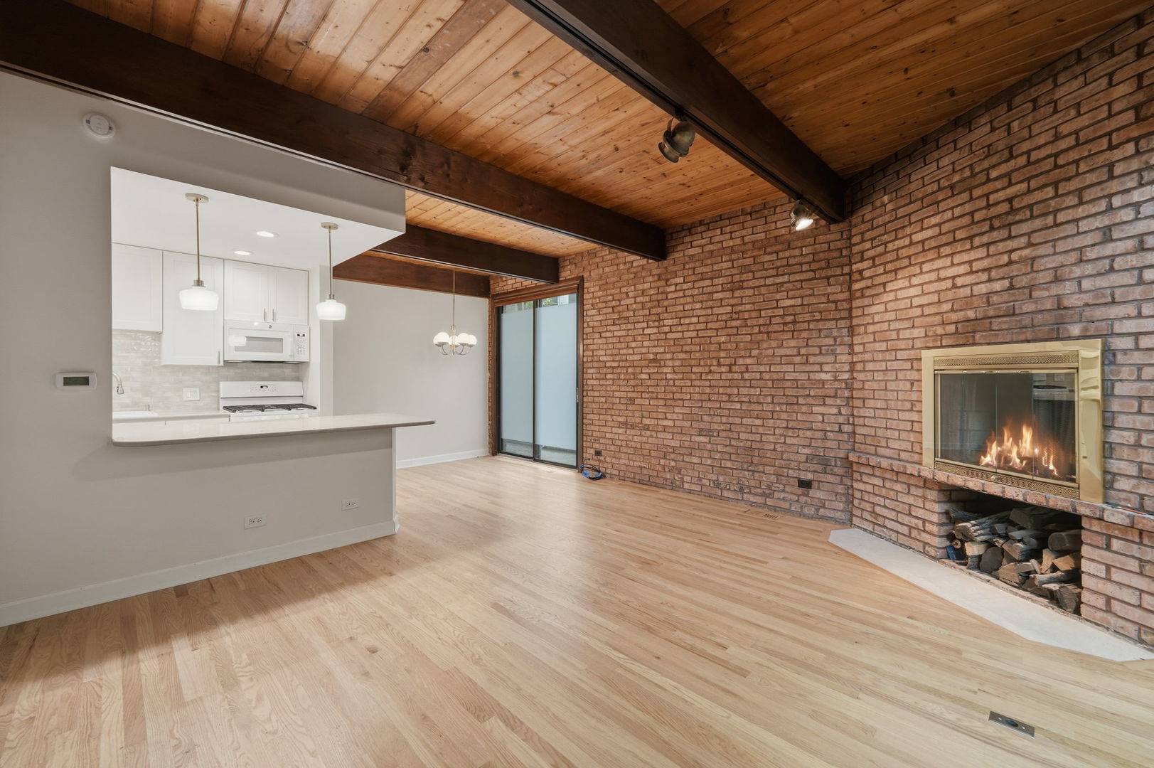 2206 N Burling ST, Chicago, IL 60614