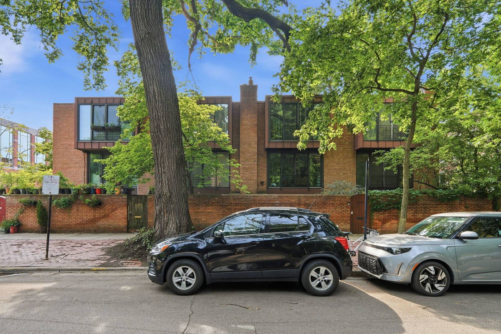 2206 N Burling ST, Chicago, IL 60614