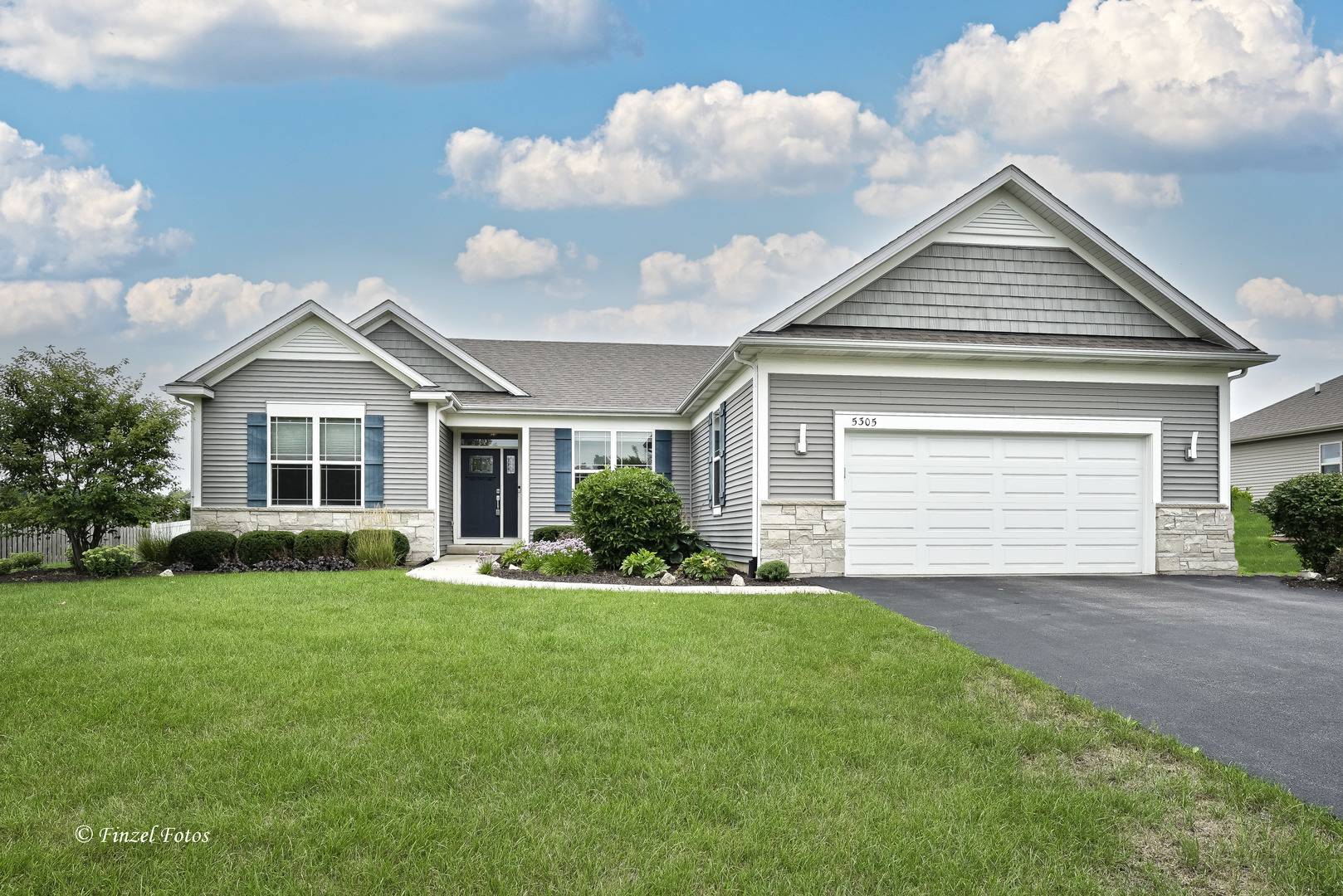5305 Grouse LN, Richmond, IL 60071