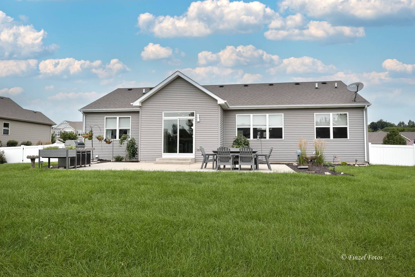 5305 Grouse LN, Richmond, IL 60071