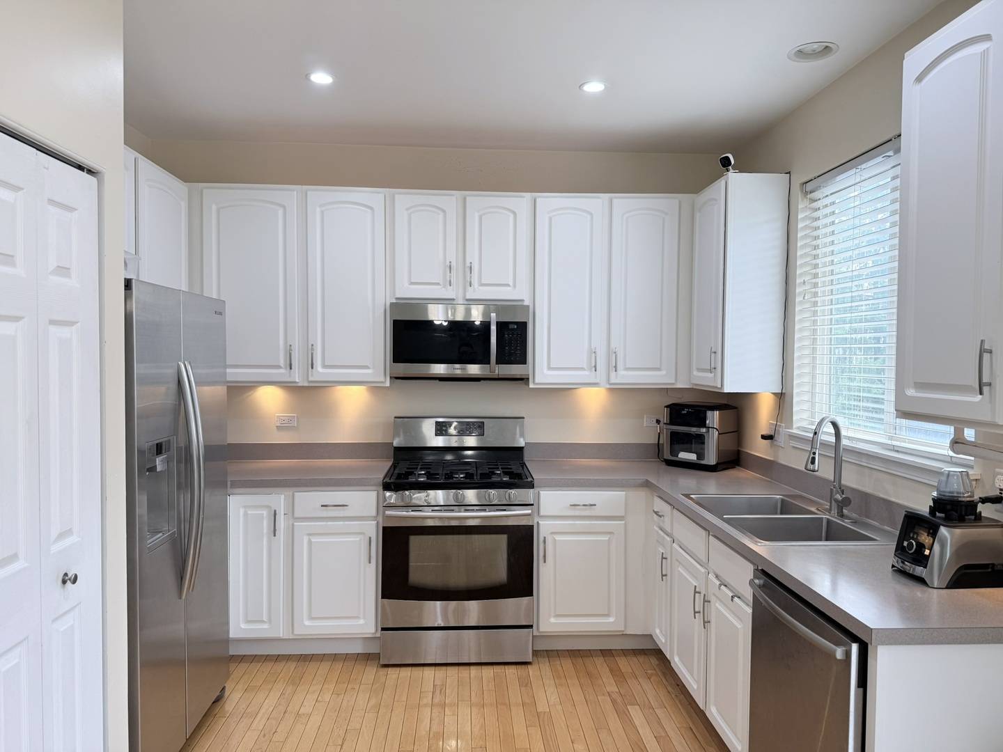 11S505 Rachael CT, Willowbrook, IL 60527