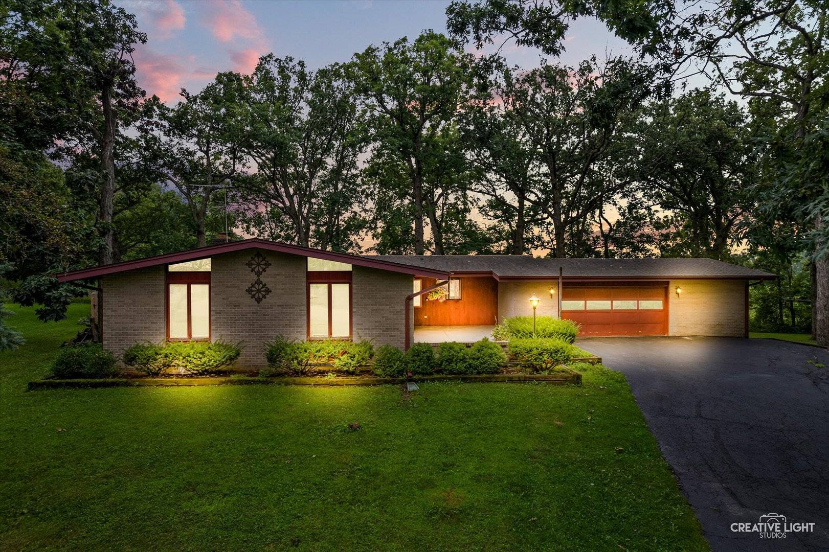 3S984 Oakland LN, North Aurora, IL 60542