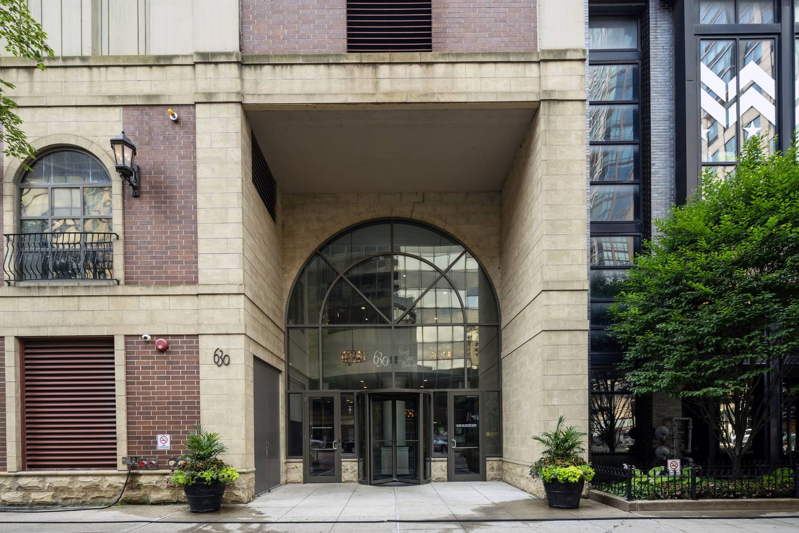 630 N State ST #2202, Chicago, IL 60654