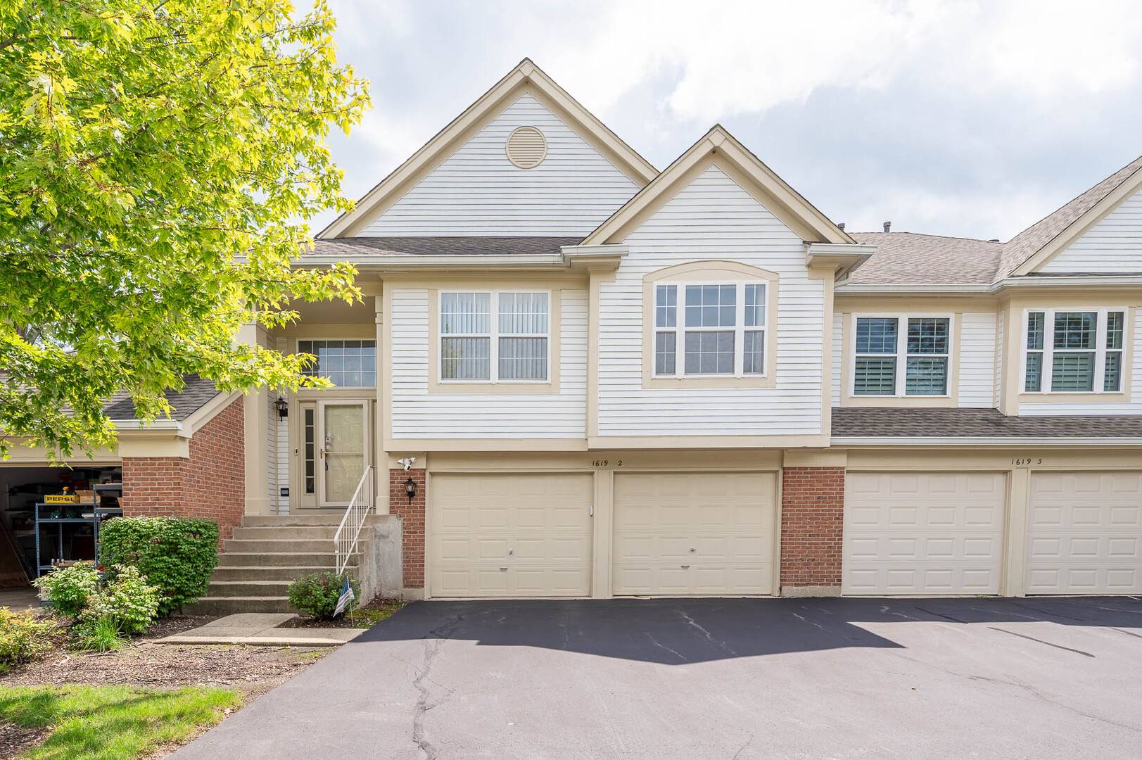 1619 Camberley CT #2, Bartlett, IL 60103