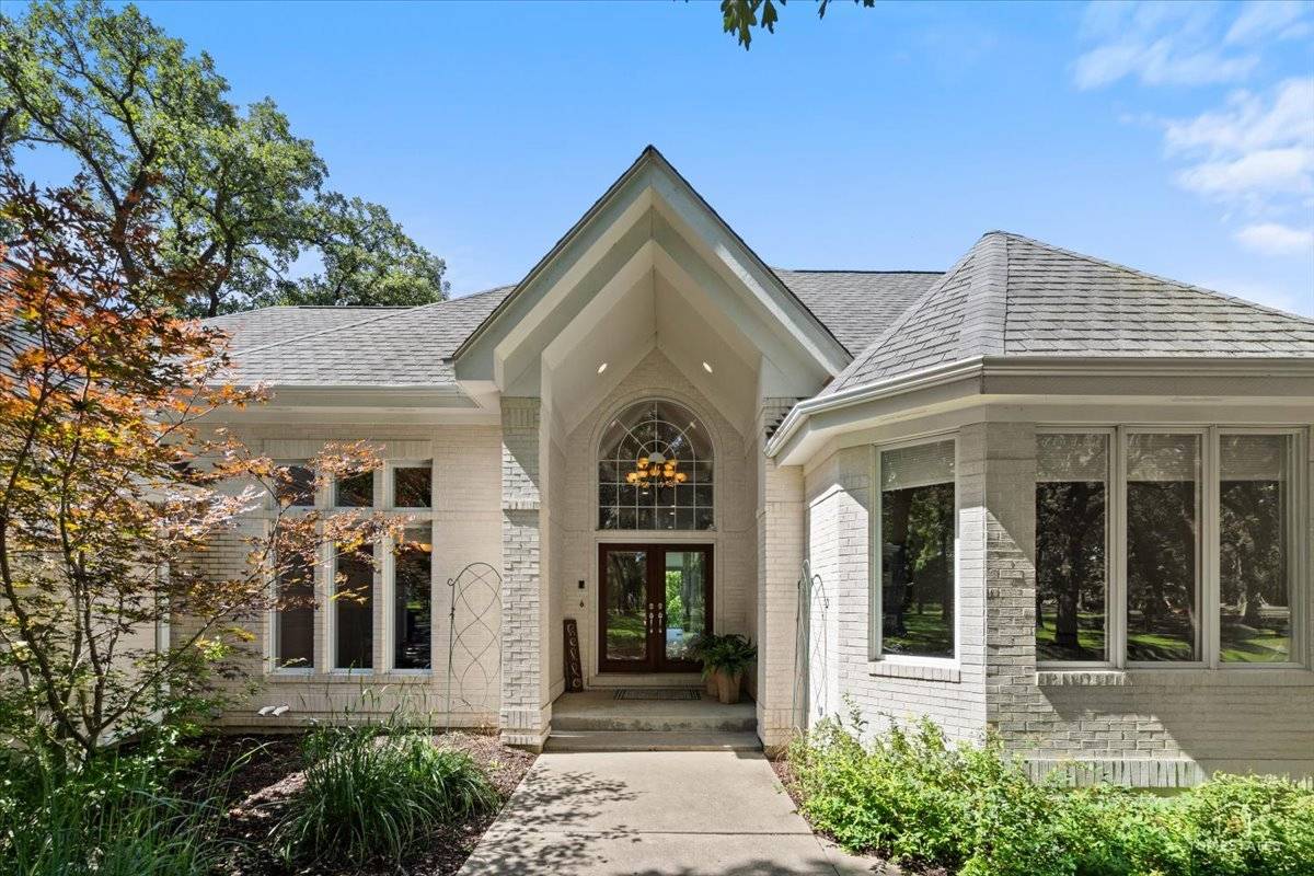 49W693 Hinckley RD, Big Rock, IL 60511