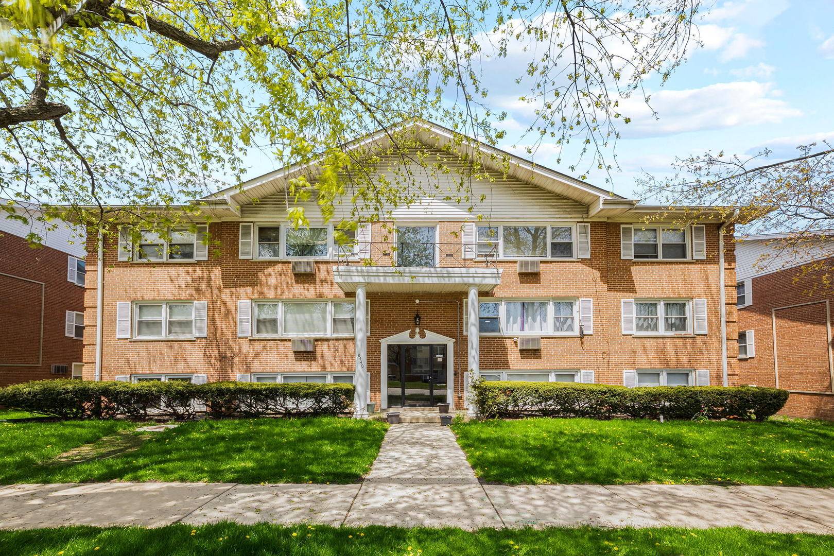 8440 W 95TH ST #1, Hickory Hills, IL 60457