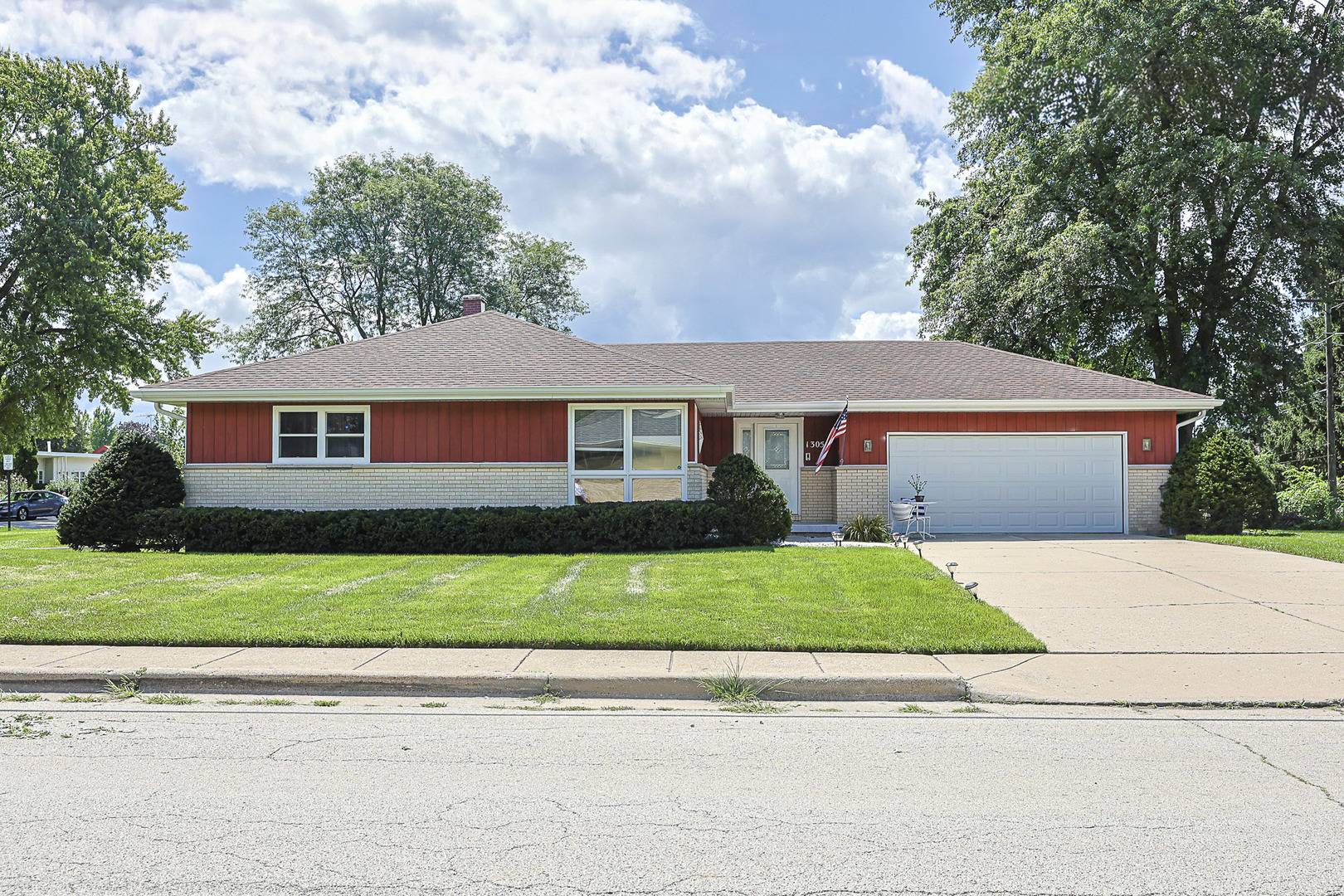 1305 VAN ST, Elgin, IL 60123