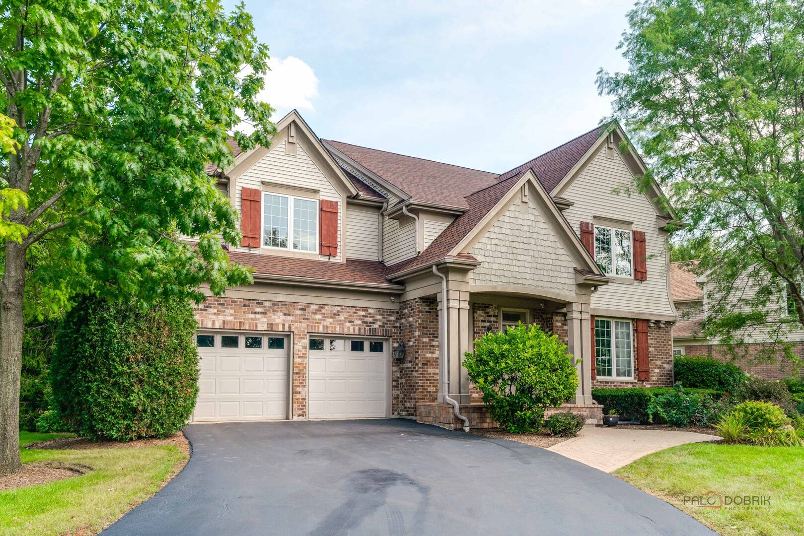 2411 Overview DR, Buffalo Grove, IL 60089