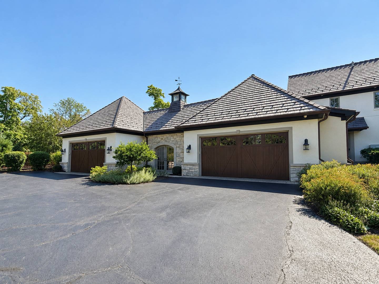 2250 Telegraph RD, Bannockburn, IL 60015