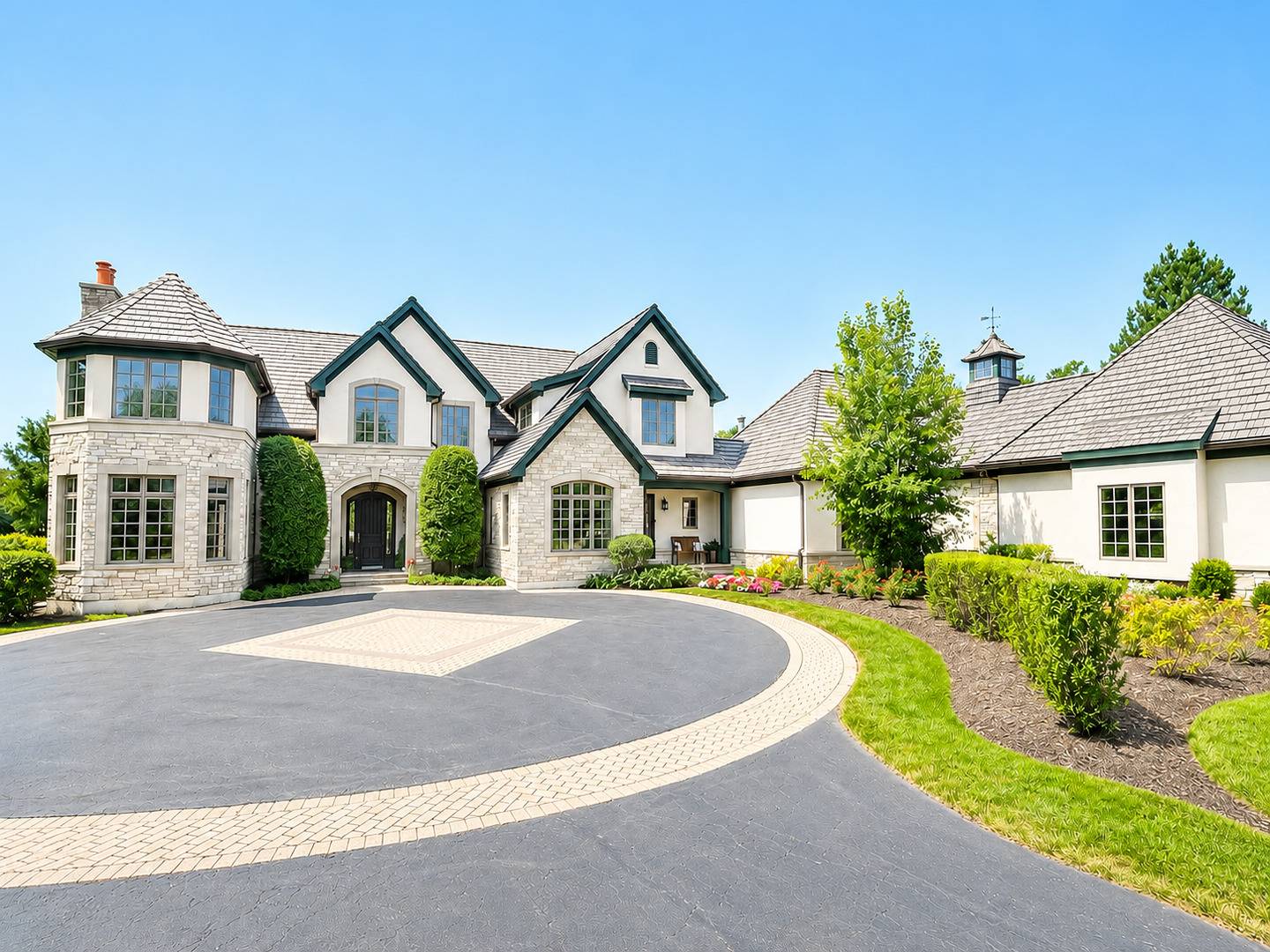 2250 Telegraph RD, Bannockburn, IL 60015