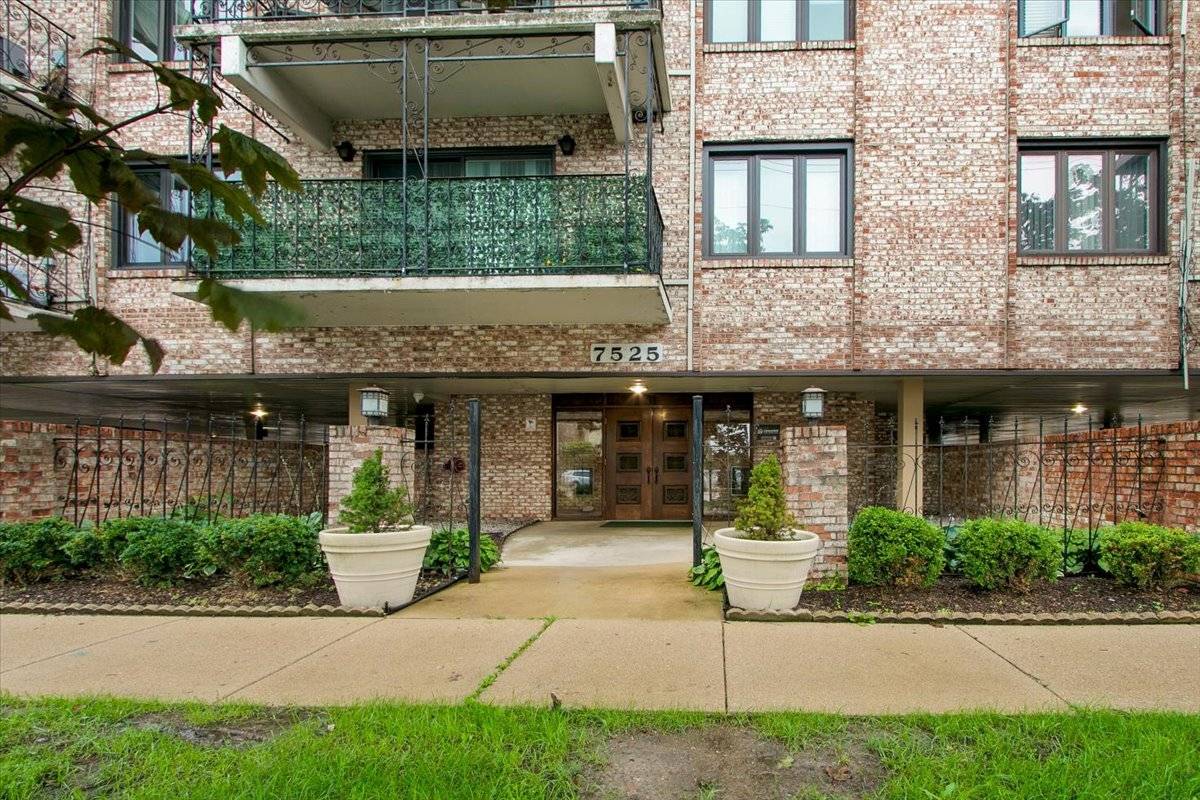 7525 W Lawrence AVE #505, Harwood Heights, IL 60706