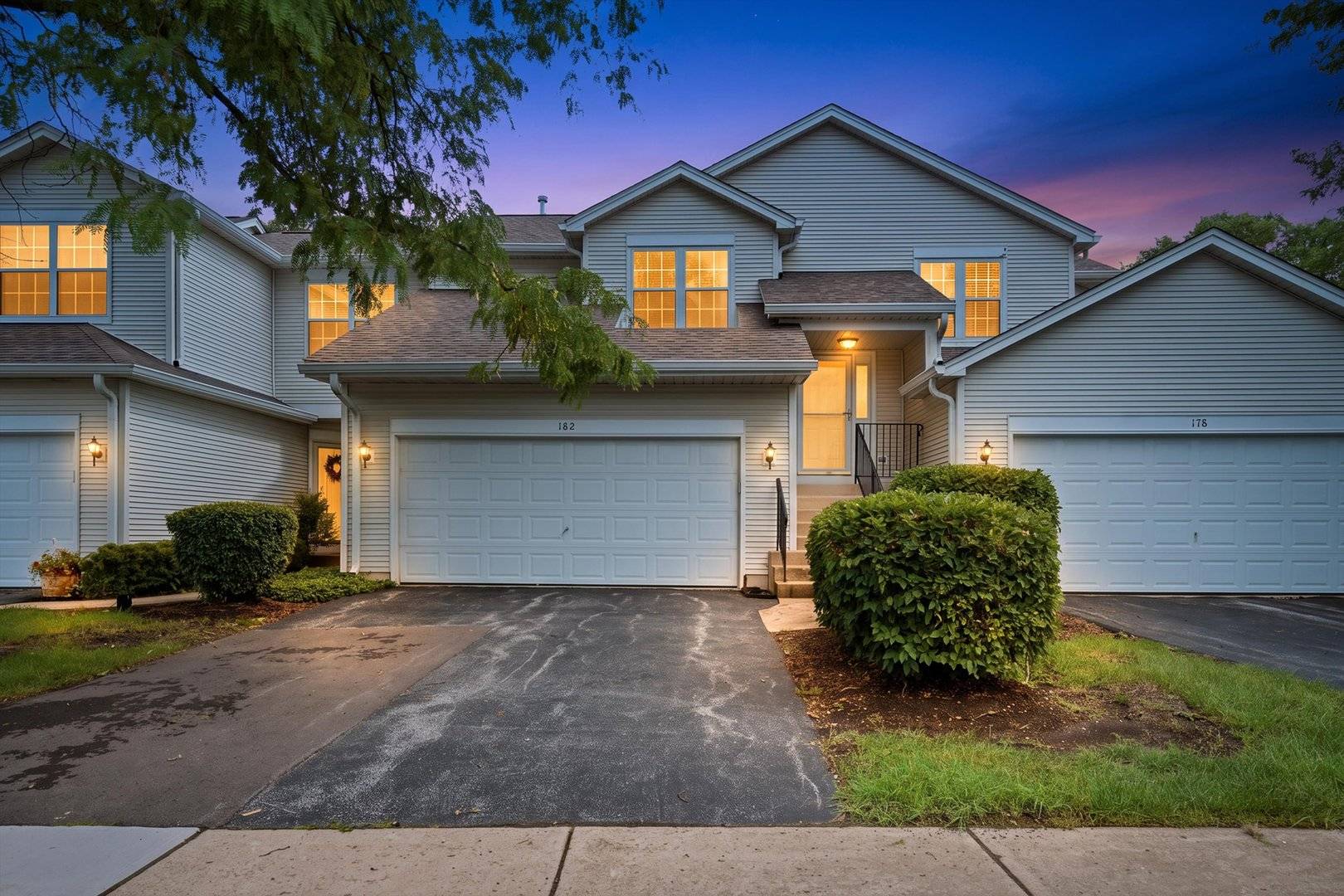 182 Aspen CT, North Aurora, IL 60542