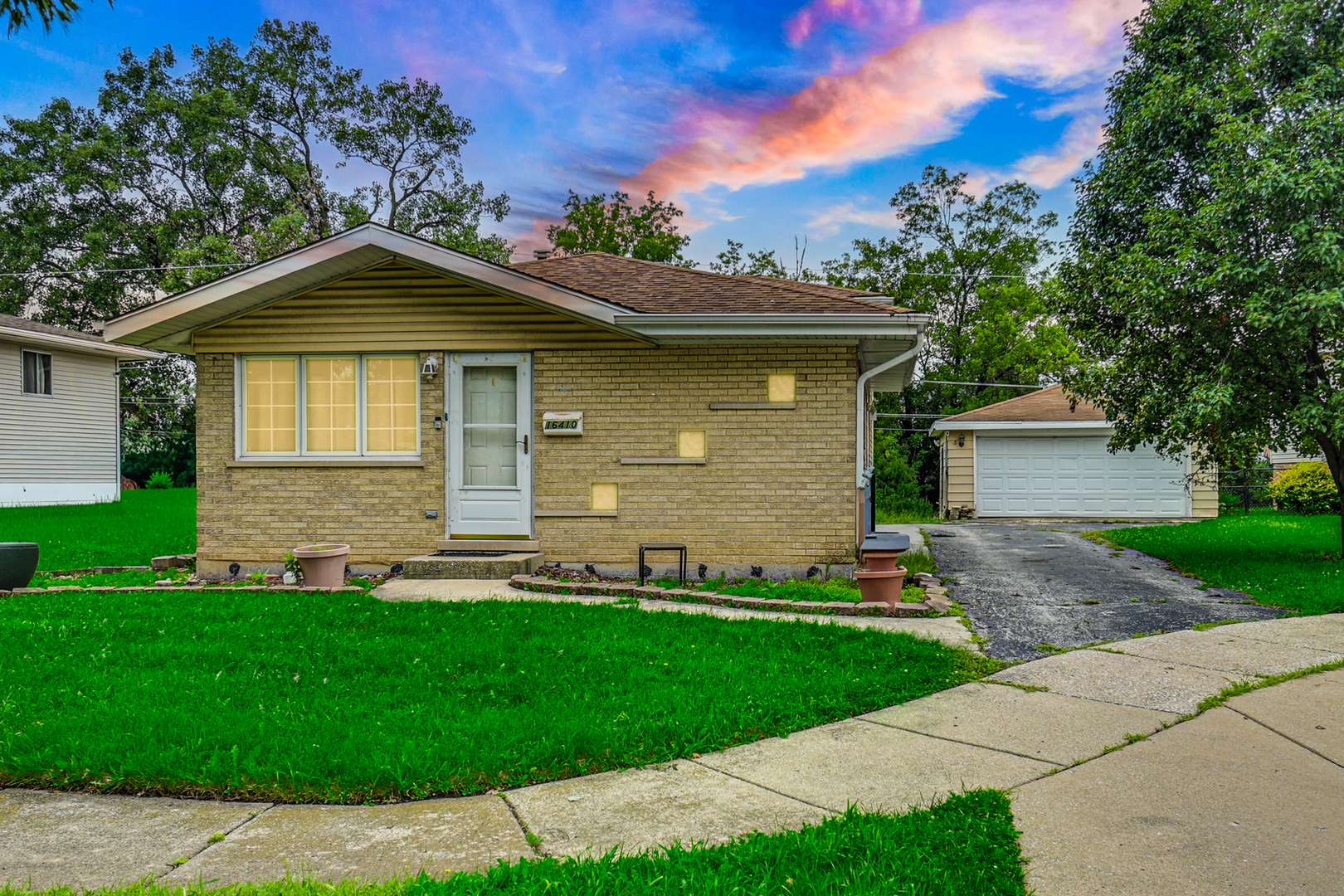 16410 Laura LN, Oak Forest, IL 60452