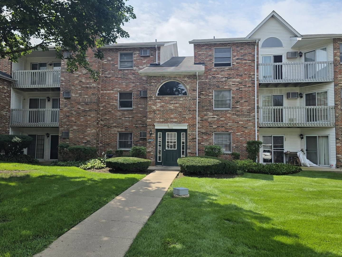 4402 W Shamrock LN #2B, Mchenry, IL 60050