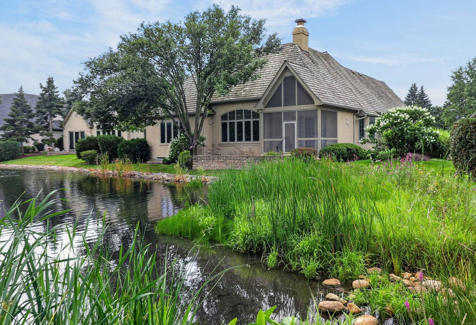 46 Forest Gate CIR, Oak Brook, IL 60523