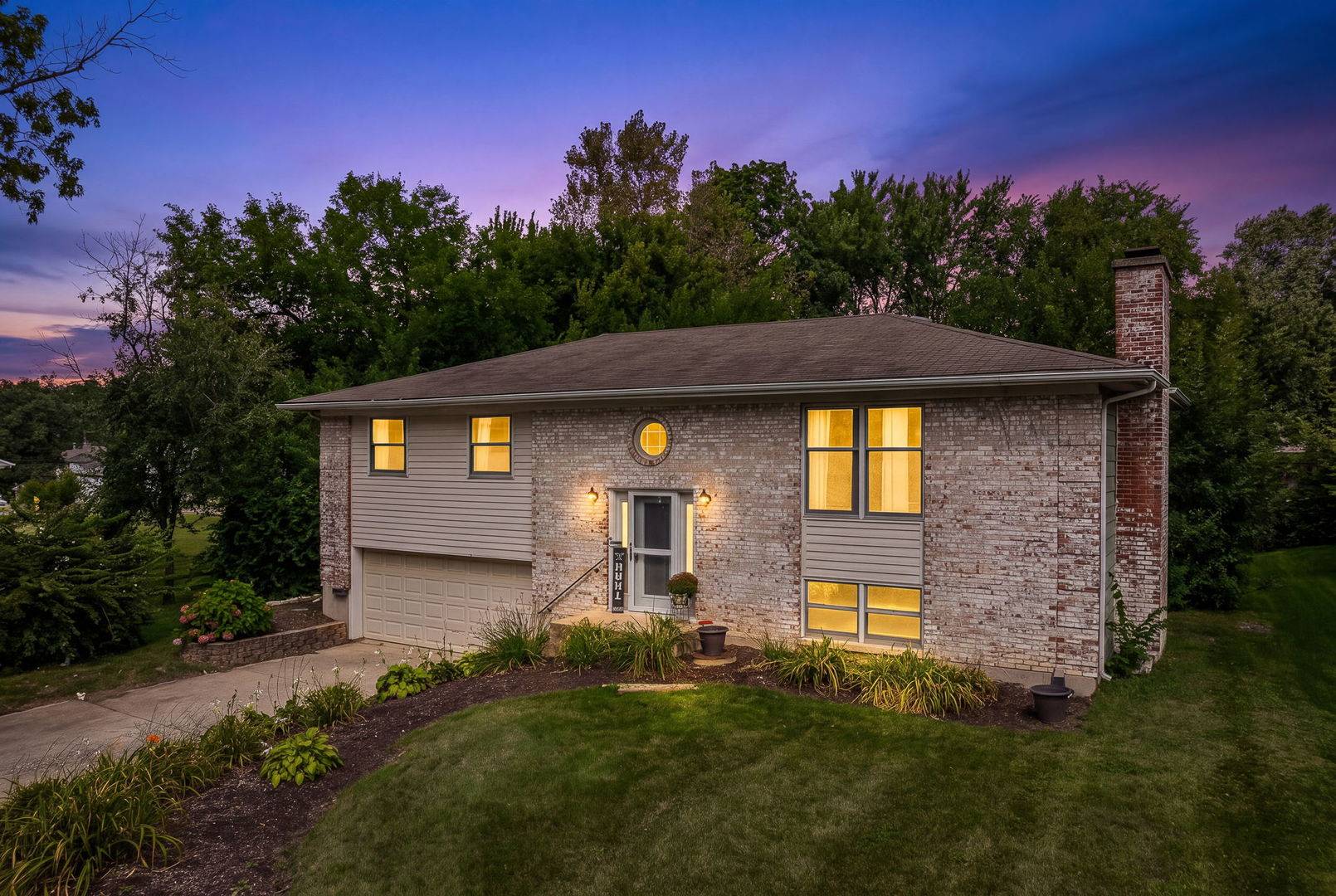 808 South RD, Lisle, IL 60532