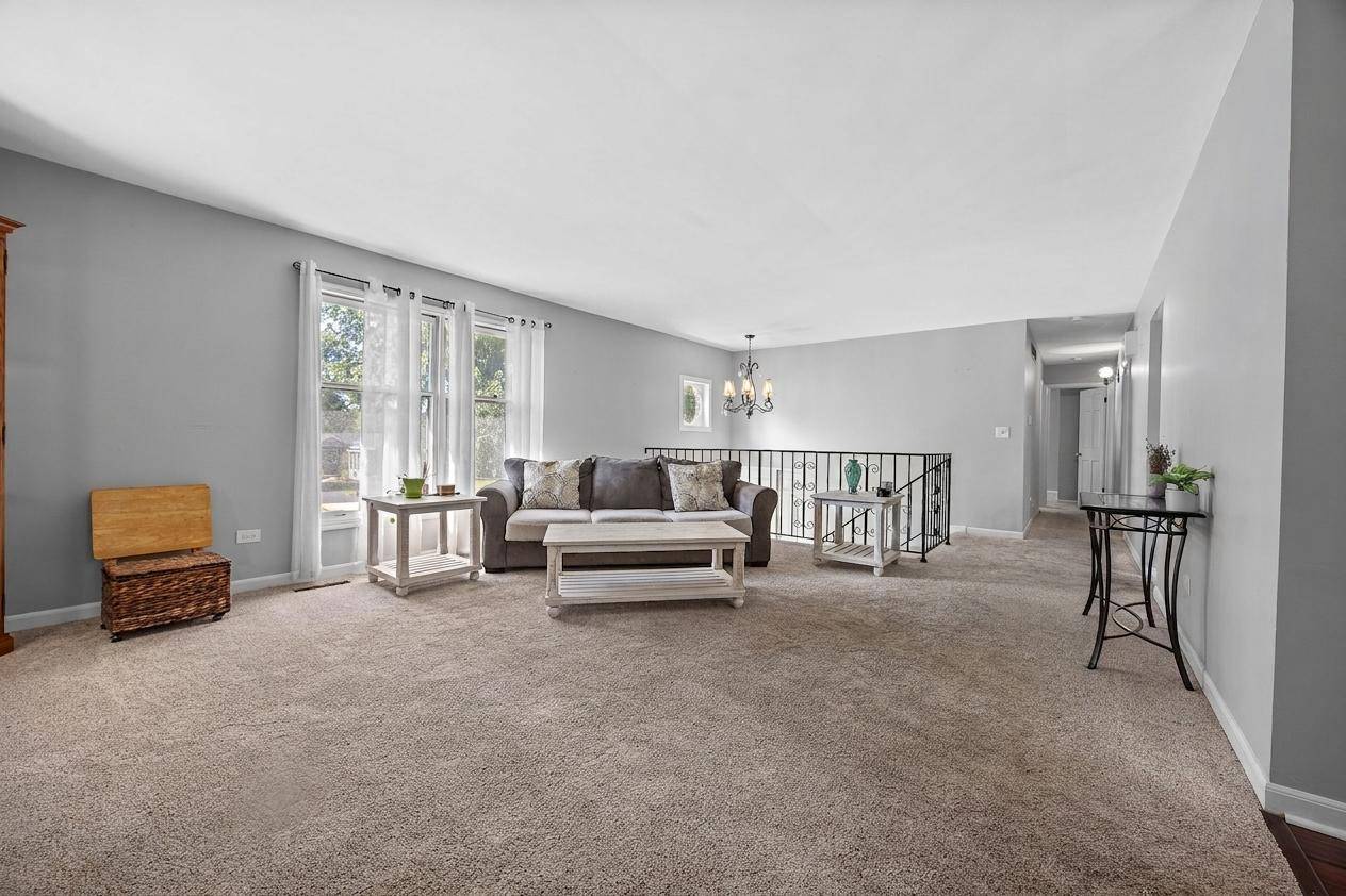 808 South RD, Lisle, IL 60532