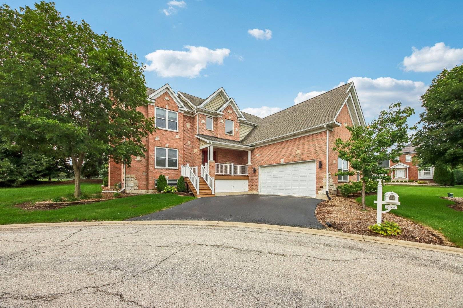5 Park Place CIR, Hawthorn Woods, IL 60047
