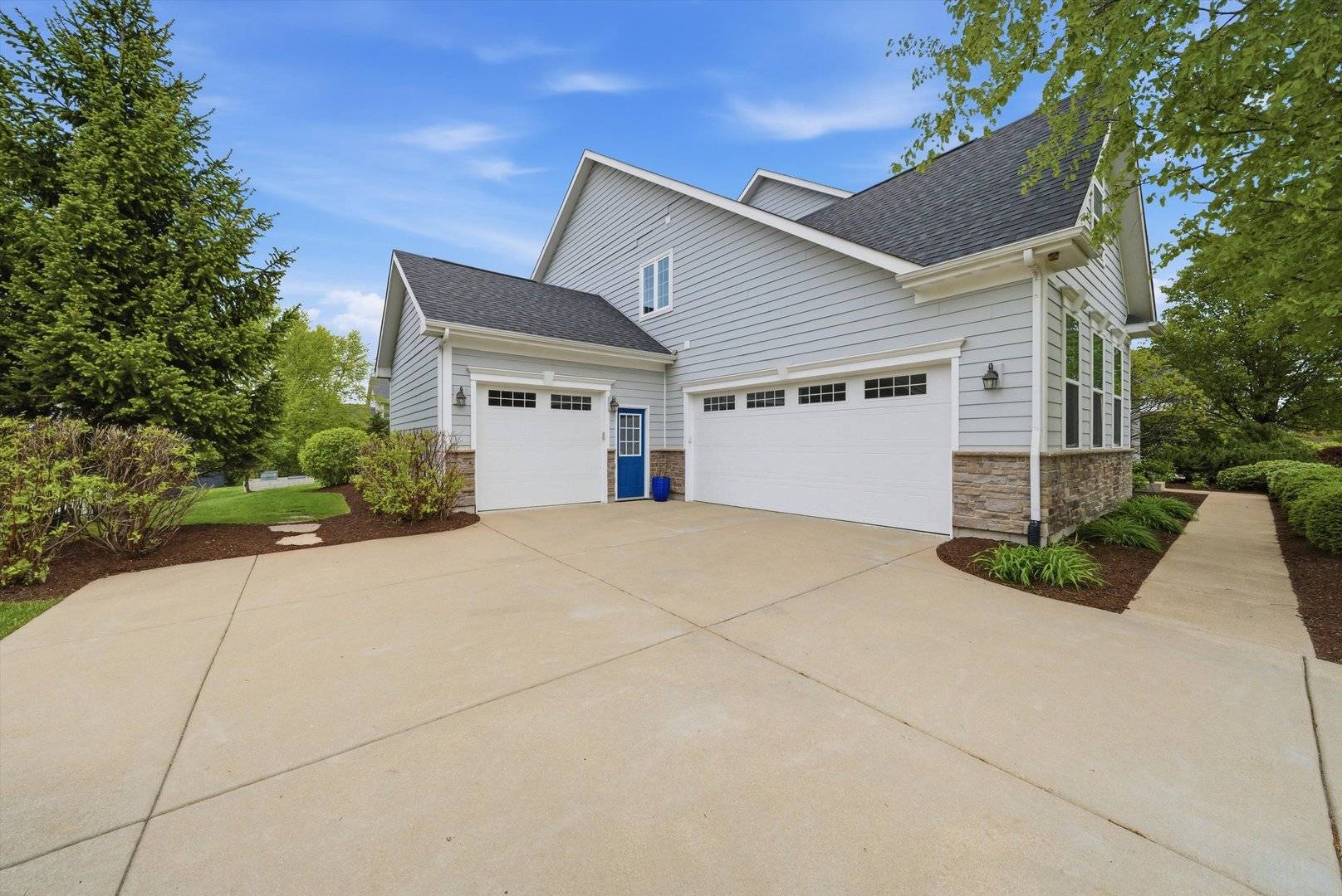 4836 Shumard LN, Naperville, IL 60564