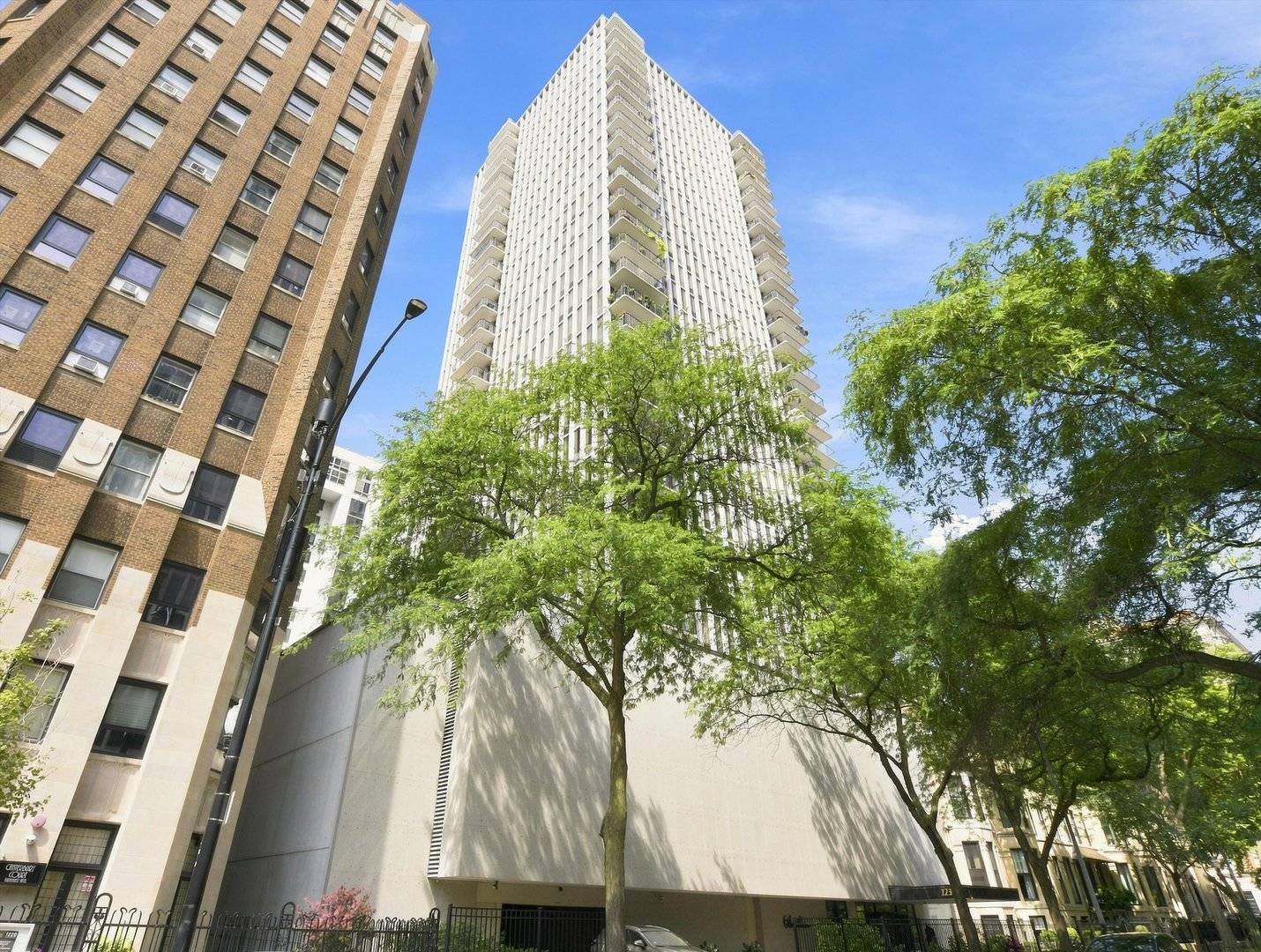 1230 N State Pkwy #21D, Chicago, IL 60610