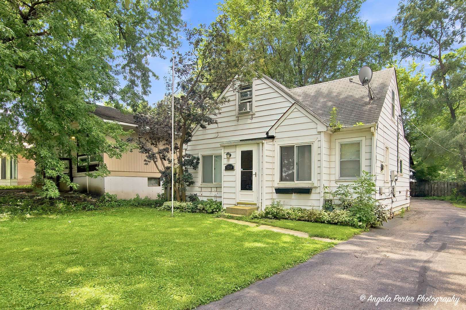 1316 N Poplar AVE, Round Lake Beach, IL 60073