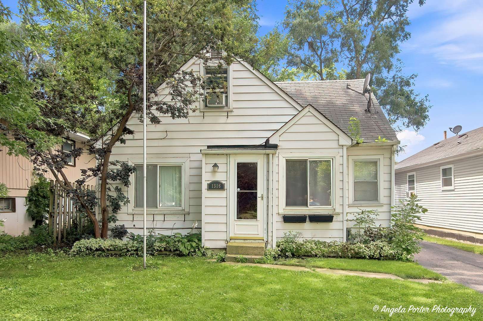 1316 N Poplar AVE, Round Lake Beach, IL 60073