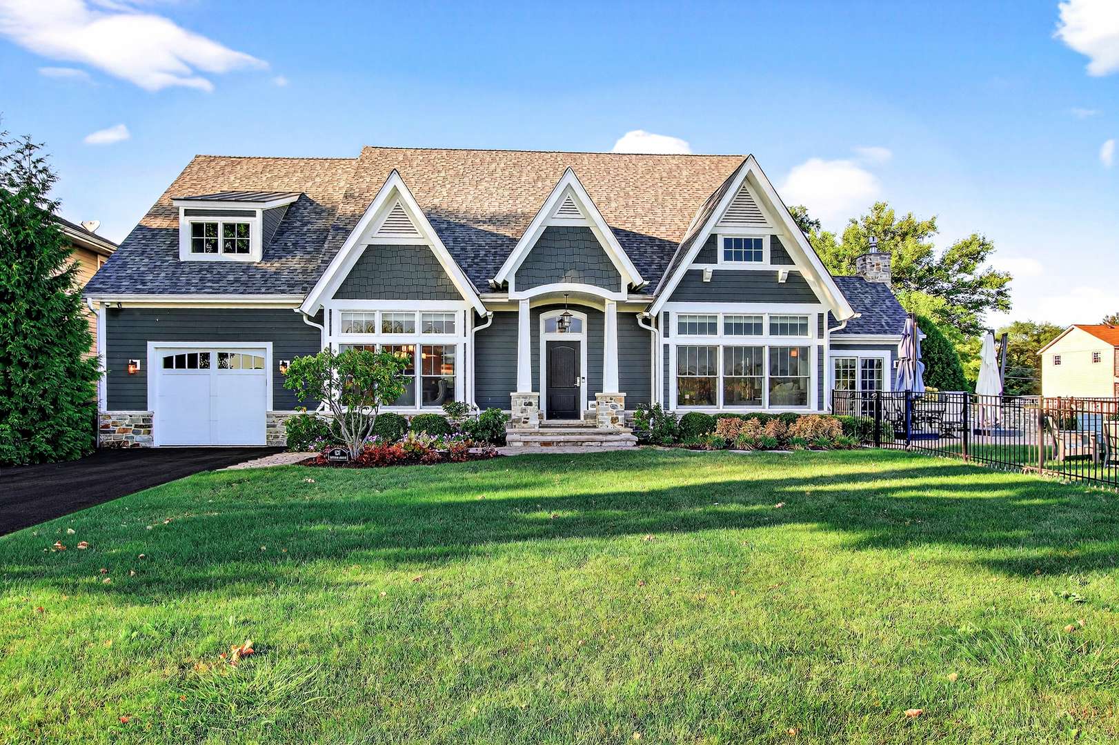 827 Edgewater Pkwy, Wauconda, IL 60084