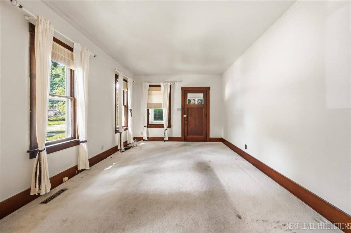 242 N Lincoln ST, Batavia, IL 60510
