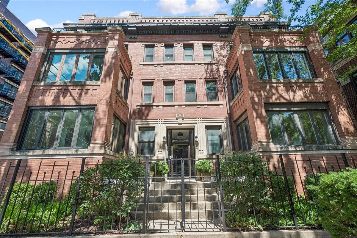 940 W Carmen AVE #3W, Chicago, IL 60640