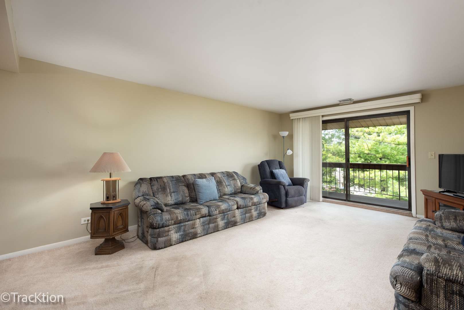 7525 Nantucket DR #405, Darien, IL 60561