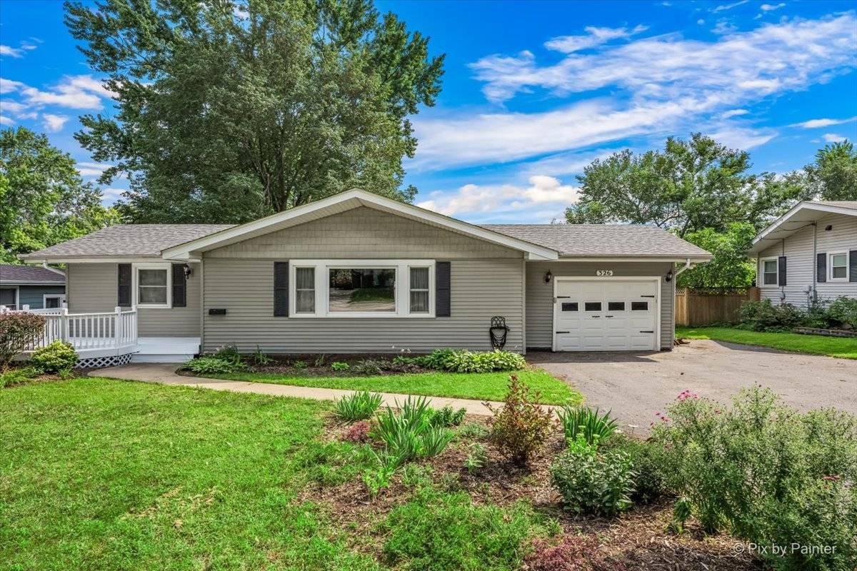 326 Farview DR, North Aurora, IL 60542
