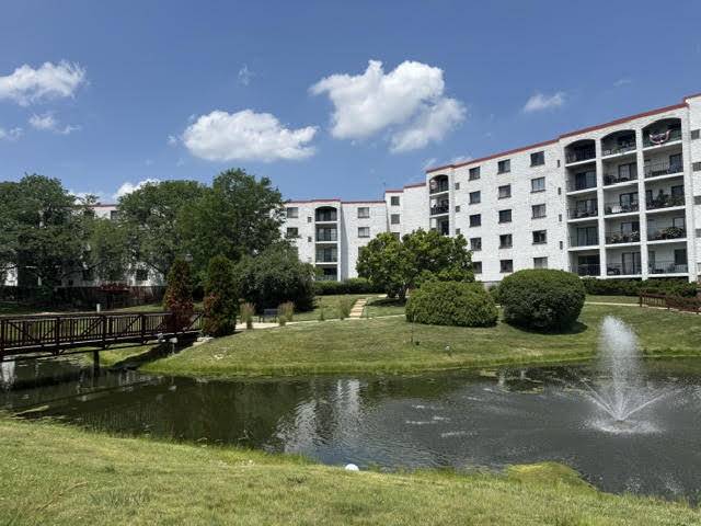 350 Plum Creek DR #407, Wheeling, IL 60090