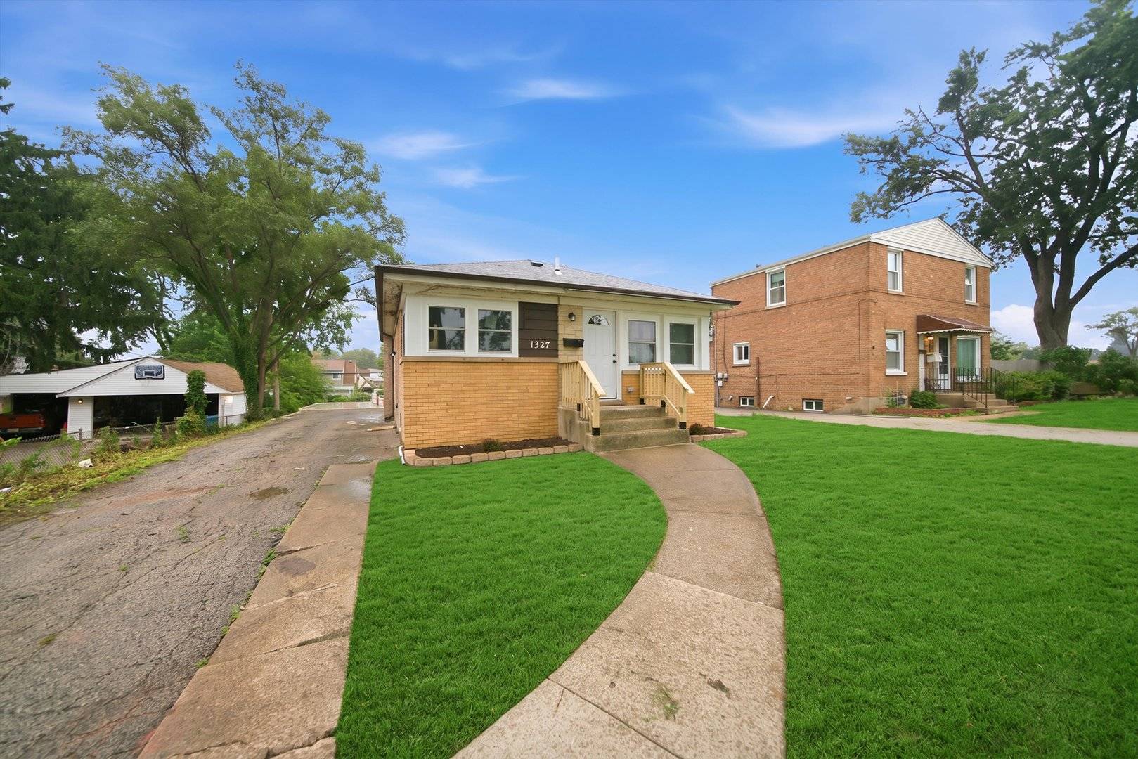 1327 S Wolf RD, Hillside, IL 60162