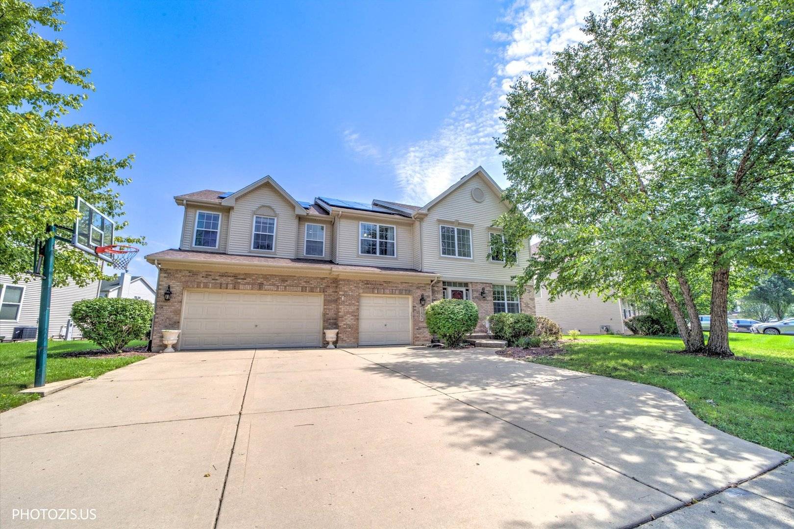 157 Primrose LN, Bartlett, IL 60103