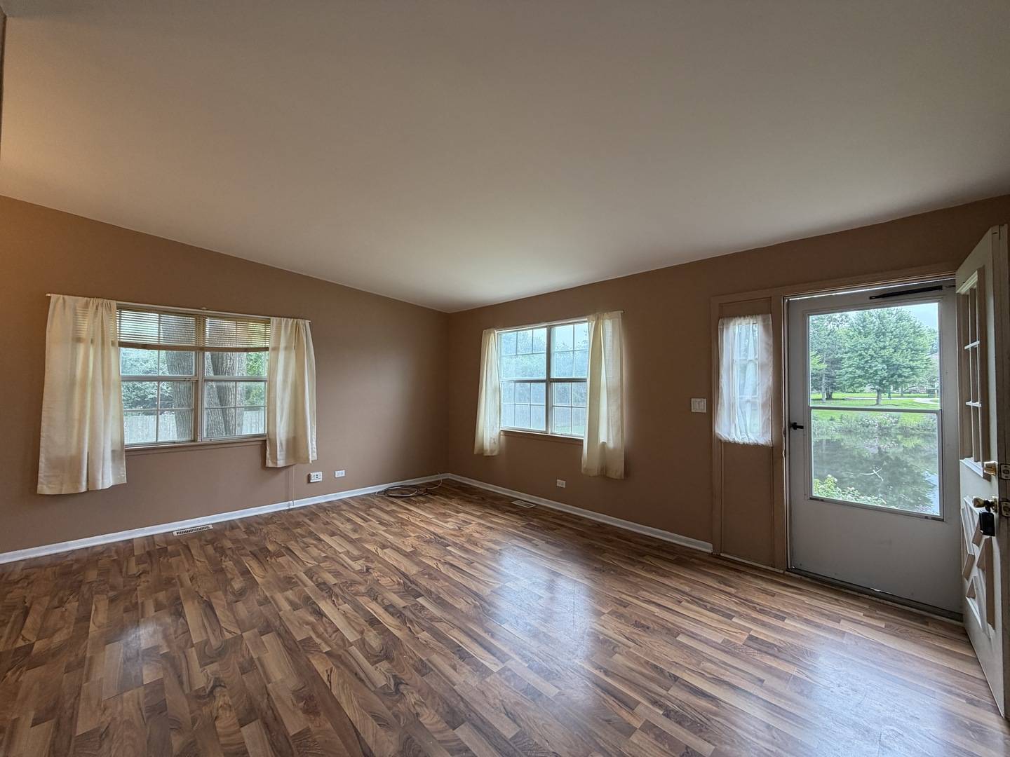 301 Cherrywood CT #301, Vernon Hills, IL 60061